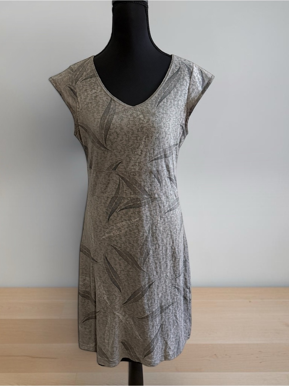 Merrell Women’s Small Gray/Olive Leaf Print Opti-Wick Casual Knit Dress S